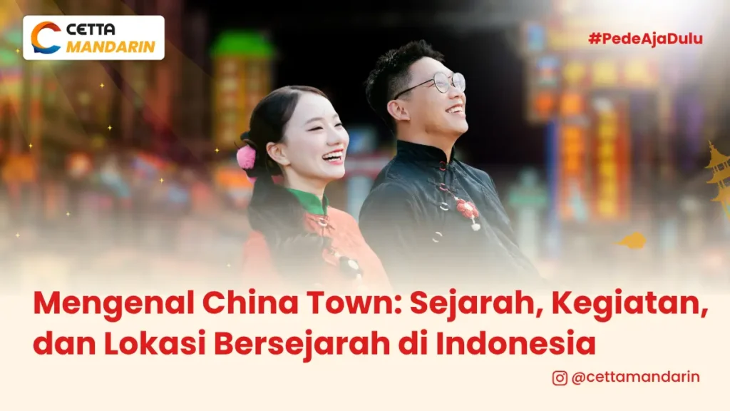 dua orang Asia lelaki dan perempuan sedang melihat ke arah yang sama dengan wajah tersenyum