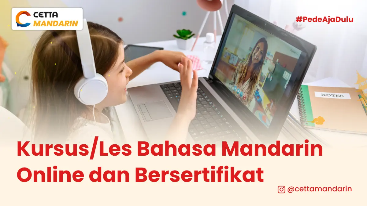 seorang wanita sedang melakukan online conference