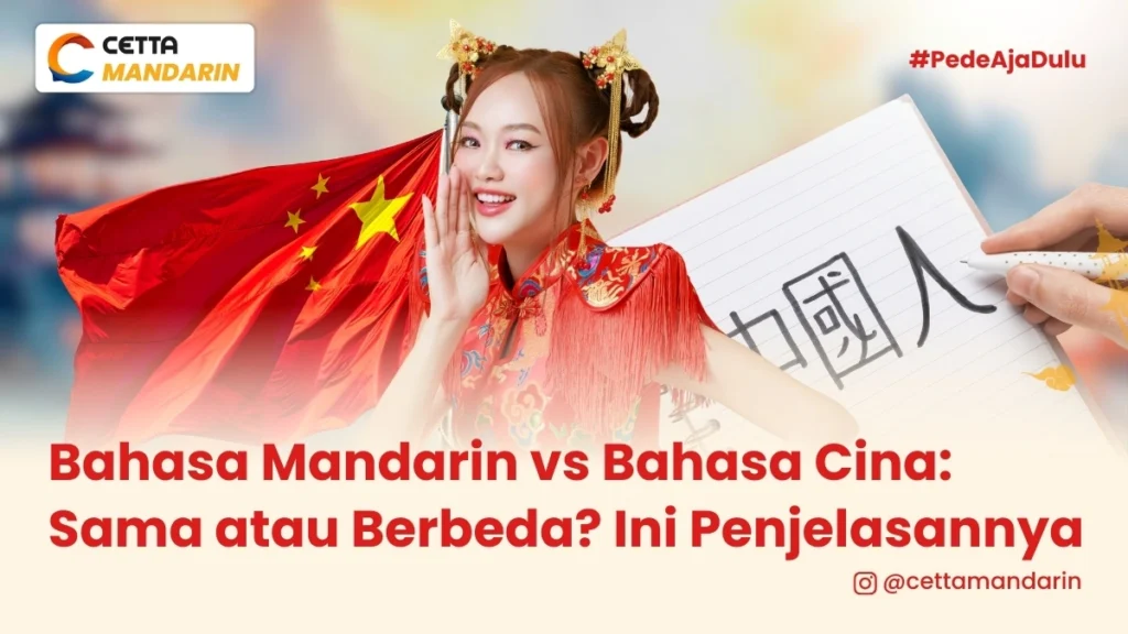 seorang wanita berpose menggunakan pakaian china|seorang wanita sedang memegang microfon dan seperti menunjuk sesuatu dengan wajah tersenyum dan terdapat dua bendera Republik Rakyat Tiongkok di belakangnya